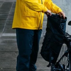 Top 10 🛒 AGU Performance H2O Enkele Fietstas - Grote Fietstas Van Gerecycled Polyester - 3M Reflectie - Waterdicht -18 Liter - Zwart 🥰 42 Top 10 🛒 AGU Performance H2O Enkele Fietstas - Grote Fietstas Van Gerecycled Polyester - 3M Reflectie - Waterdicht -18 Liter - Zwart 🥰 -MGO Leisure Wear winkel 550x320 5