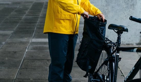 Top 10 🛒 AGU Performance H2O Enkele Fietstas - Grote Fietstas Van Gerecycled Polyester - 3M Reflectie - Waterdicht -18 Liter - Zwart 🥰 22 Top 10 🛒 AGU Performance H2O Enkele Fietstas - Grote Fietstas Van Gerecycled Polyester - 3M Reflectie - Waterdicht -18 Liter - Zwart 🥰 - Afbeelding 20