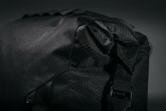 Top 10 🛒 AGU Performance H2O Enkele Fietstas - Grote Fietstas Van Gerecycled Polyester - 3M Reflectie - Waterdicht -18 Liter - Zwart 🥰 9 Top 10 🛒 AGU Performance H2O Enkele Fietstas - Grote Fietstas Van Gerecycled Polyester - 3M Reflectie - Waterdicht -18 Liter - Zwart 🥰 - Afbeelding 7