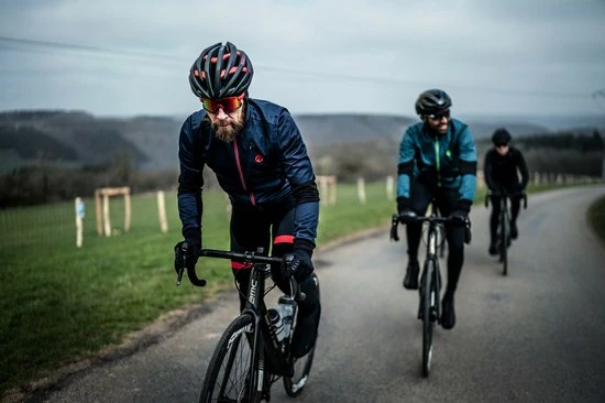 Beste Verkoop 👏 Rogelli Brave Winterjack - Fietsjack Heren - Blauw/Zwart/Rood - Maat 2XL 💯 13 Beste Verkoop 👏 Rogelli Brave Winterjack - Fietsjack Heren - Blauw/Zwart/Rood - Maat 2XL 💯 - Afbeelding 11