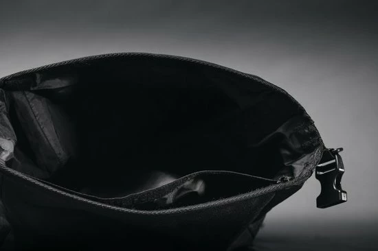 Top 10 🛒 AGU Performance H2O Enkele Fietstas - Grote Fietstas Van Gerecycled Polyester - 3M Reflectie - Waterdicht -18 Liter - Zwart 🥰 14 Top 10 🛒 AGU Performance H2O Enkele Fietstas - Grote Fietstas Van Gerecycled Polyester - 3M Reflectie - Waterdicht -18 Liter - Zwart 🥰 - Afbeelding 12