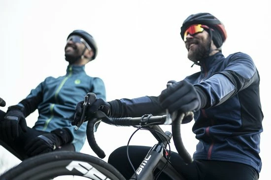 Beste Verkoop 👏 Rogelli Brave Winterjack - Fietsjack Heren - Blauw/Zwart/Rood - Maat 2XL 💯 19 Beste Verkoop 👏 Rogelli Brave Winterjack - Fietsjack Heren - Blauw/Zwart/Rood - Maat 2XL 💯 - Afbeelding 17