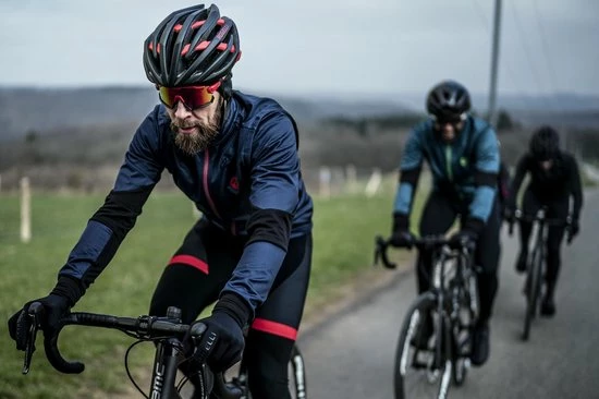 Beste Verkoop 👏 Rogelli Brave Winterjack - Fietsjack Heren - Blauw/Zwart/Rood - Maat 2XL 💯 23 Beste Verkoop 👏 Rogelli Brave Winterjack - Fietsjack Heren - Blauw/Zwart/Rood - Maat 2XL 💯 - Afbeelding 21