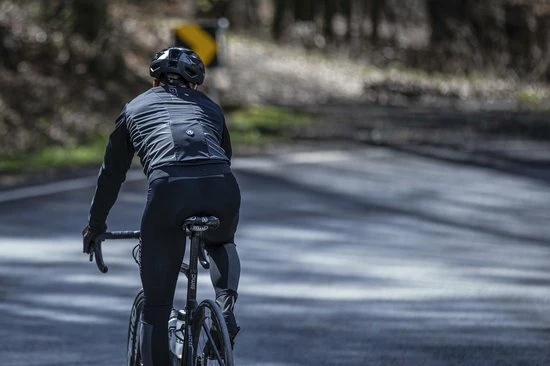 Korting ⌛ Rogelli Essential HI VIS Bibtight - Lange Fietsbroek Heren - Zwart/Reflectie - Maat L ✔️ 19 Korting ⌛ Rogelli Essential HI VIS Bibtight - Lange Fietsbroek Heren - Zwart/Reflectie - Maat L ✔️ - Afbeelding 17