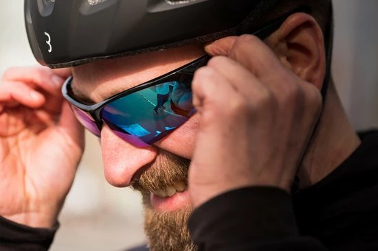 Uitgang ⭐ BBB Cycling Impress Fietsbril - Wielrenbril Met 3 Lenzen - Lichtgewicht Racefiets Bril - Glanzend Zwart - BSG-58 🛒 5 Uitgang ⭐ BBB Cycling Impress Fietsbril - Wielrenbril Met 3 Lenzen - Lichtgewicht Racefiets Bril - Glanzend Zwart - BSG-58 🛒 - Afbeelding 3