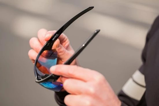 Uitgang ⭐ BBB Cycling Impress Fietsbril - Wielrenbril Met 3 Lenzen - Lichtgewicht Racefiets Bril - Glanzend Zwart - BSG-58 🛒 6 Uitgang ⭐ BBB Cycling Impress Fietsbril - Wielrenbril Met 3 Lenzen - Lichtgewicht Racefiets Bril - Glanzend Zwart - BSG-58 🛒 - Afbeelding 4