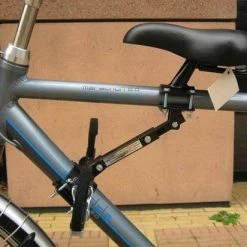 Goedkoop 🎁 Zadel Op Stang Model 5 Kinderzitje Voor Herenfiets Met Dikke Onderbuis - Nooit Meer Zwaar Sturen 👏 -MGO Leisure Wear winkel 550x412 16