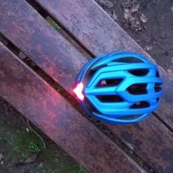 Aanbiedingen ⌛ Pro Sport Lights Fietshelm Mannen/vrouwen - Met Verlichting - Metallic Blauw - 54/61cm 😀 31 Aanbiedingen ⌛ Pro Sport Lights Fietshelm Mannen/vrouwen - Met Verlichting - Metallic Blauw - 54/61cm 😀 -MGO Leisure Wear winkel 550x412 3