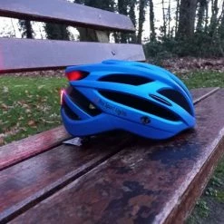 Aanbiedingen ⌛ Pro Sport Lights Fietshelm Mannen/vrouwen - Met Verlichting - Metallic Blauw - 54/61cm 😀 32 Aanbiedingen ⌛ Pro Sport Lights Fietshelm Mannen/vrouwen - Met Verlichting - Metallic Blauw - 54/61cm 😀 -MGO Leisure Wear winkel 550x412 4