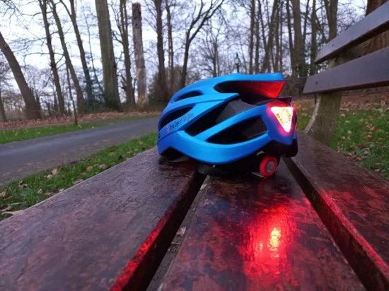 Aanbiedingen ⌛ Pro Sport Lights Fietshelm Mannen/vrouwen - Met Verlichting - Metallic Blauw - 54/61cm 😀 19 Aanbiedingen ⌛ Pro Sport Lights Fietshelm Mannen/vrouwen - Met Verlichting - Metallic Blauw - 54/61cm 😀 - Afbeelding 17