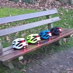 Aanbiedingen ⌛ Pro Sport Lights Fietshelm Mannen/vrouwen - Met Verlichting - Metallic Blauw - 54/61cm 😀 22 Aanbiedingen ⌛ Pro Sport Lights Fietshelm Mannen/vrouwen - Met Verlichting - Metallic Blauw - 54/61cm 😀 -MGO Leisure Wear winkel 550x452 1