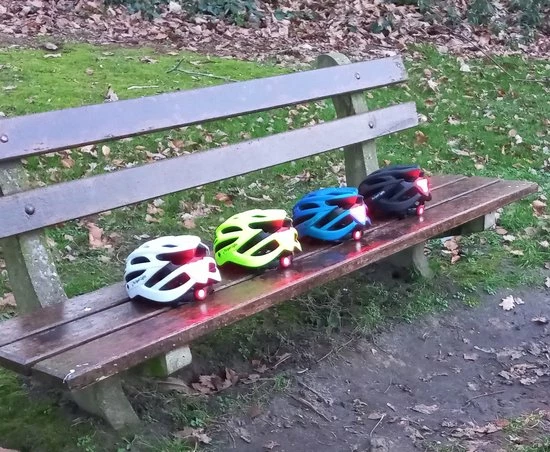 Aanbiedingen ⌛ Pro Sport Lights Fietshelm Mannen/vrouwen - Met Verlichting - Metallic Blauw - 54/61cm 😀 6 Aanbiedingen ⌛ Pro Sport Lights Fietshelm Mannen/vrouwen - Met Verlichting - Metallic Blauw - 54/61cm 😀 - Afbeelding 4