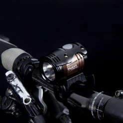 Korting ✔️ Koplamp Spanninga Thor High Power Oplaadbaar 🌟 30 Korting ✔️ Koplamp Spanninga Thor High Power Oplaadbaar 🌟 -MGO Leisure Wear winkel 550x550 260