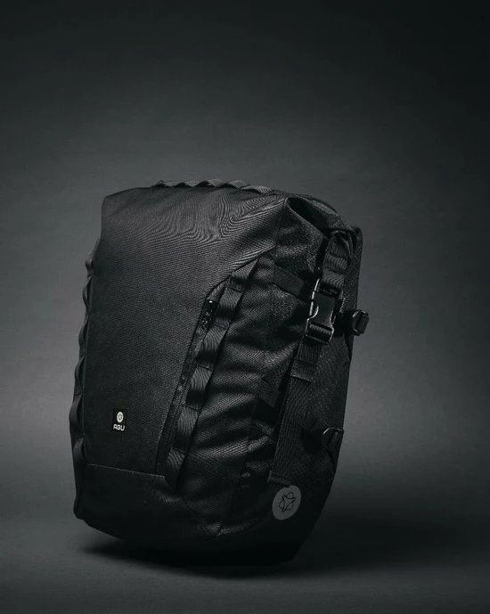 Top 10 🛒 AGU Performance H2O Enkele Fietstas - Grote Fietstas Van Gerecycled Polyester - 3M Reflectie - Waterdicht -18 Liter - Zwart 🥰 7 Top 10 🛒 AGU Performance H2O Enkele Fietstas - Grote Fietstas Van Gerecycled Polyester - 3M Reflectie - Waterdicht -18 Liter - Zwart 🥰 - Afbeelding 5