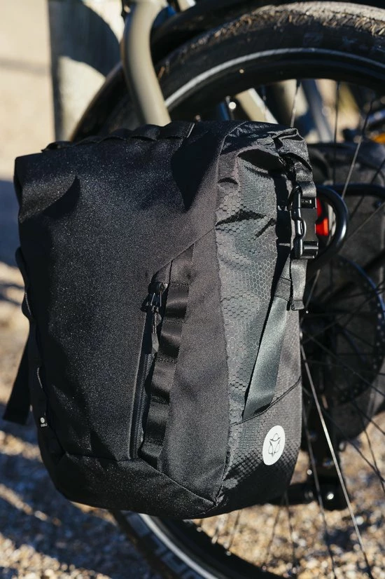 Top 10 🛒 AGU Performance H2O Enkele Fietstas - Grote Fietstas Van Gerecycled Polyester - 3M Reflectie - Waterdicht -18 Liter - Zwart 🥰 12 Top 10 🛒 AGU Performance H2O Enkele Fietstas - Grote Fietstas Van Gerecycled Polyester - 3M Reflectie - Waterdicht -18 Liter - Zwart 🥰 - Afbeelding 10